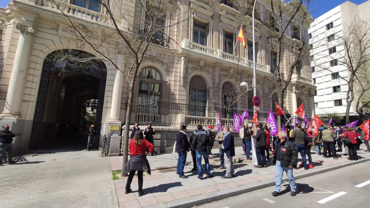 Concentracin #CumpleSinRecortes de CCOO en la sede de la Secretara de Estado de Funcin Pblica