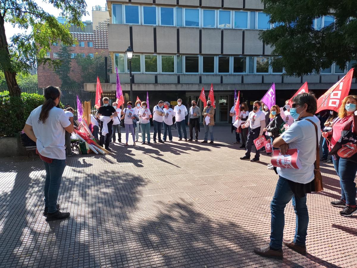 Concentracin de CCOO ante la Direccin General de Funcin Pblica.