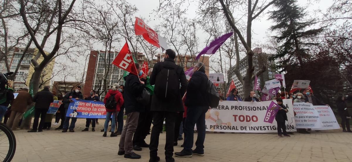 CCOO sale a la calle para reclamar derechos para todo el personal de investigacin.
