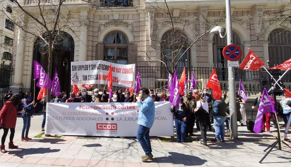 Concentracin #CumpleSinRecortes de CCOO en la sede de la Secretara de Estado de Funcin Pblica