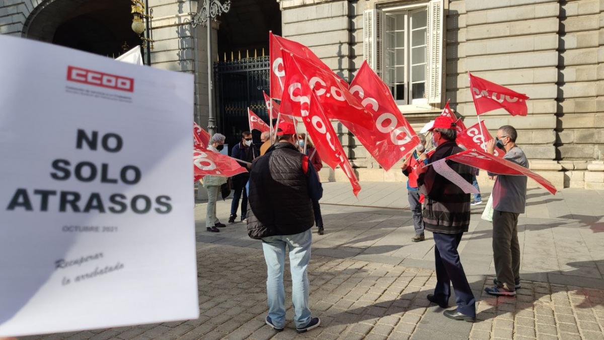 Concentracin "NO SOLO ATRASOS" en el Palacio Real.