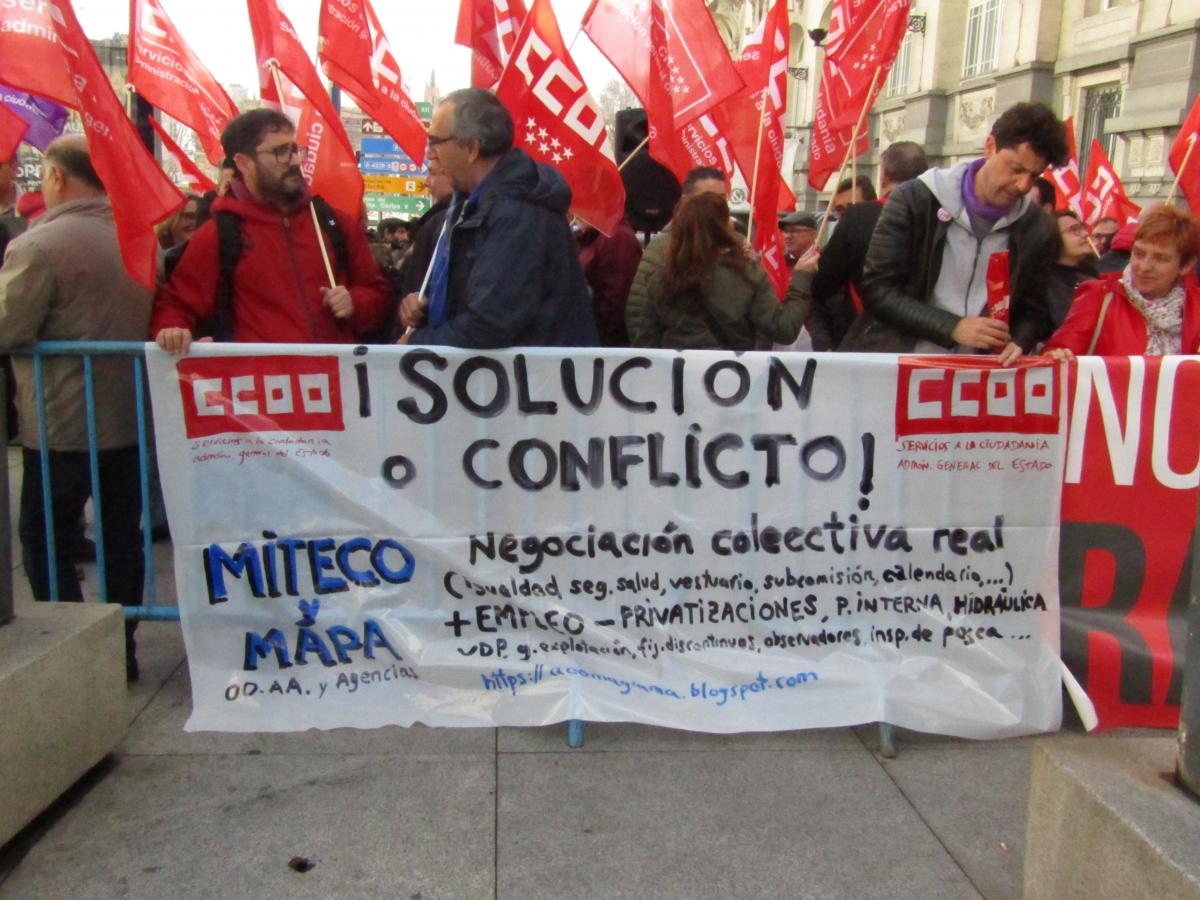 Concentracin #NosSobranRazones en la AGE delante del Congreso de los Diputados