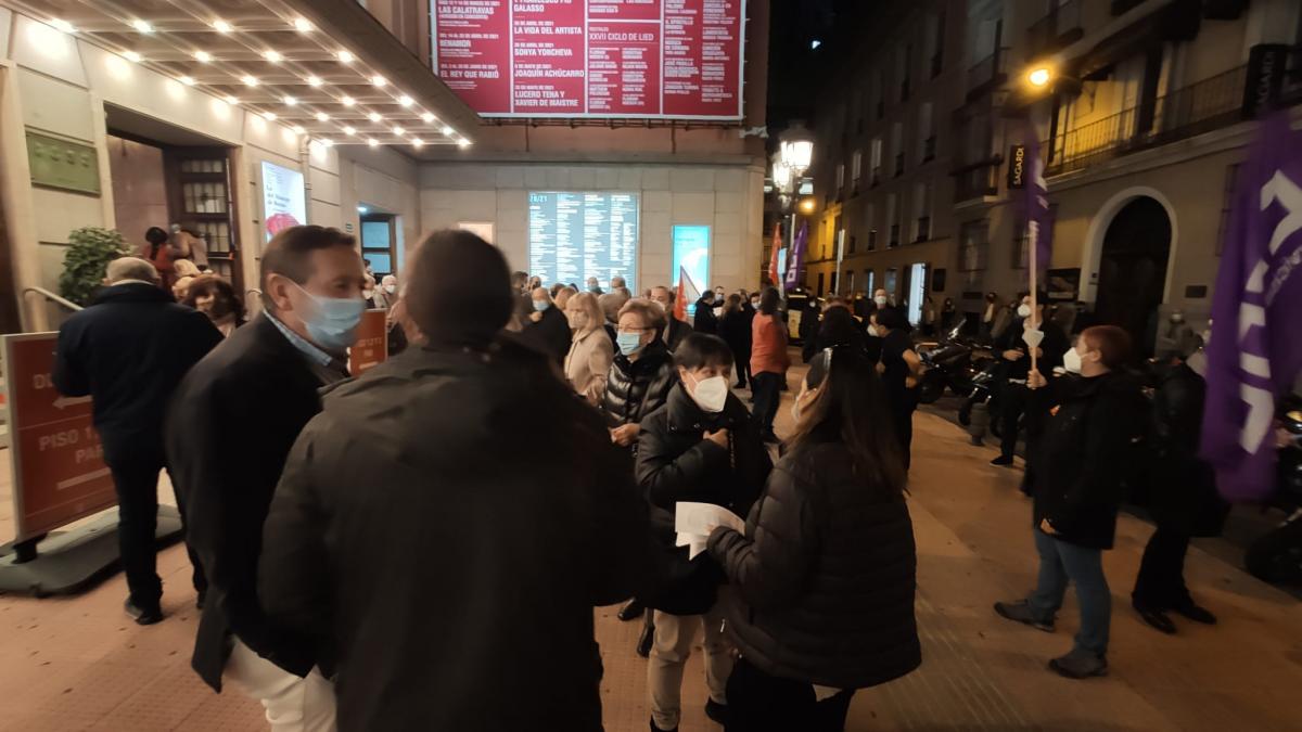 Concentracin de CCOO en el Teatro de la Zarzuela de Madrid