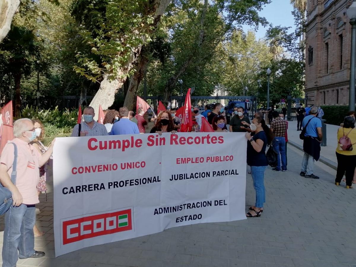 Concentracin en Sevilla #CumpleSinRecortes