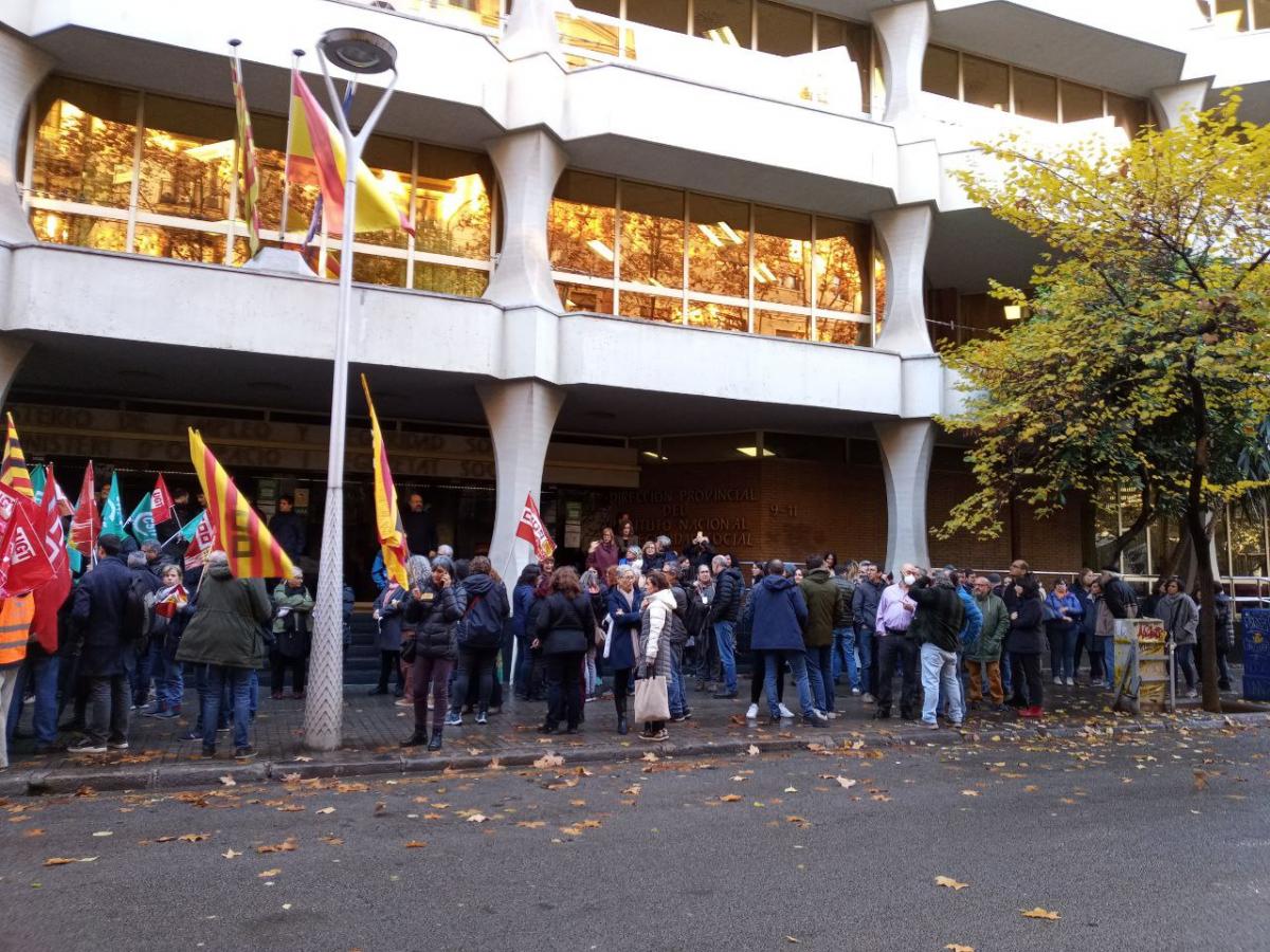 Concentracin de trabajadoras y trabajadores de la Seguridad Social de Barcelona