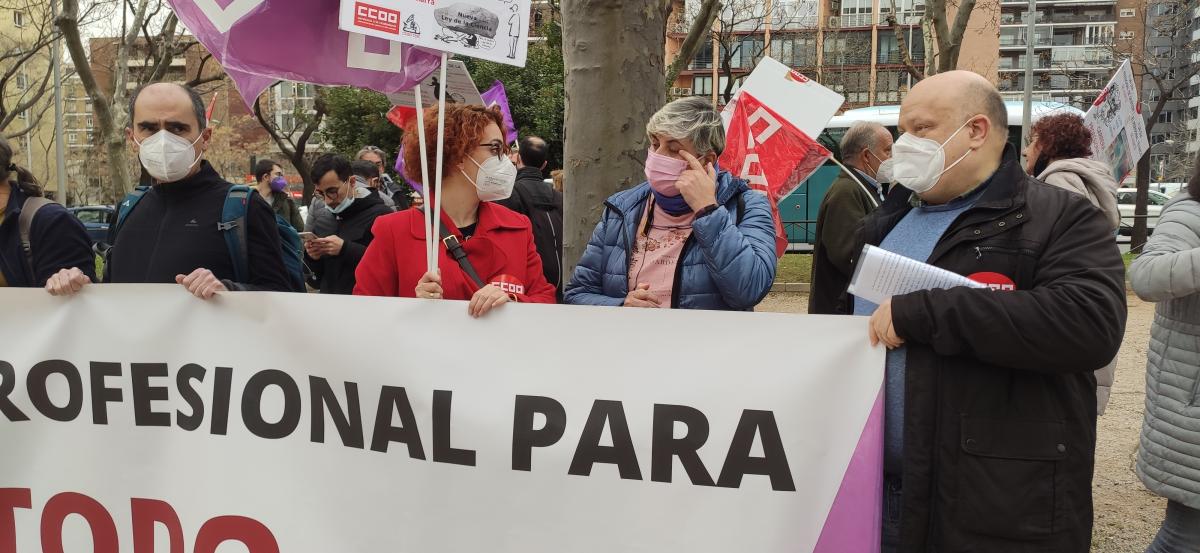 CCOO sale a la calle para reclamar derechos para todo el personal de investigacin.