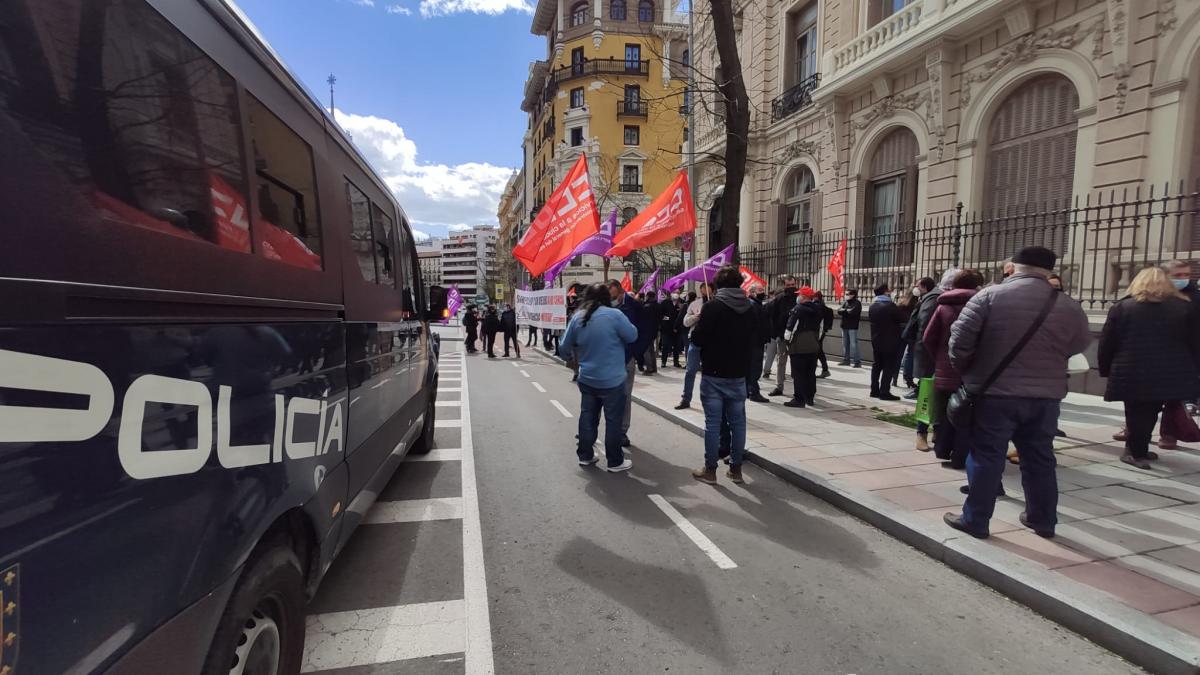 Concentracin de CCOO en la sede de la Secretara de Estado de Funcin Pblica