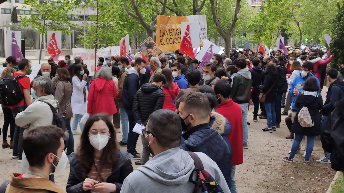 Concentracin en Madrid frente al Ministerio de Ciencia e Innovacin.