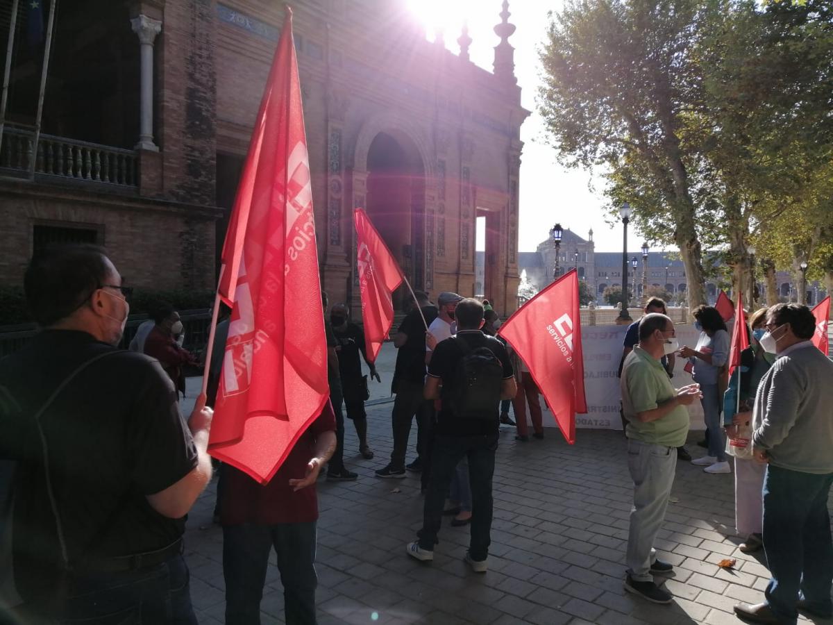 Concentracin en Sevilla #CumpleSinRecortes
