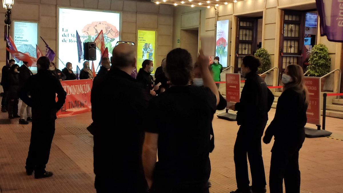 Concentracin de CCOO en el Teatro de la Zarzuela de Madrid