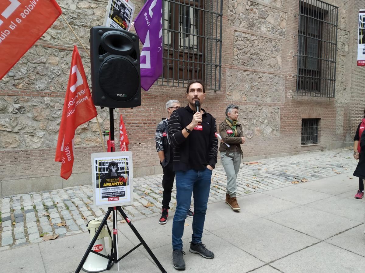 Concentracin frente al Ministerio de Cultura y Deporte: Amianto Fuera Ya!.