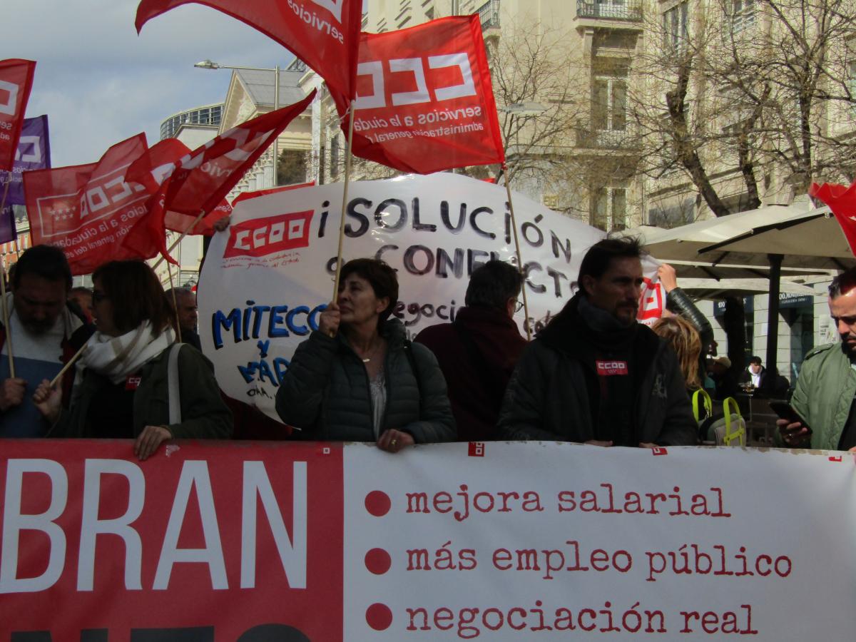 Concentracin #NosSobranRazones en la AGE delante del Congreso de los Diputados