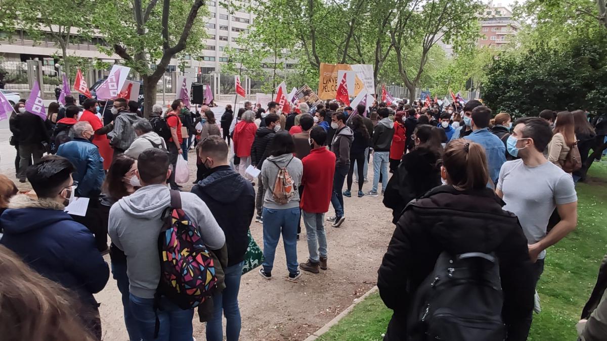 Concentracin en Madrid frente al Ministerio de Ciencia e Innovacin.