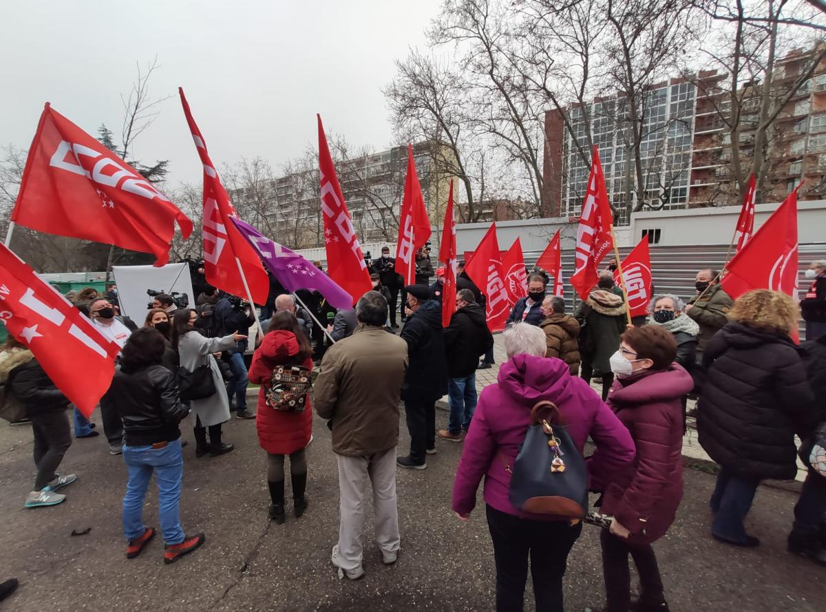 CCOO y UGT que han protestado este 11F ante la sede del Ministerio de Asuntos Econmicos