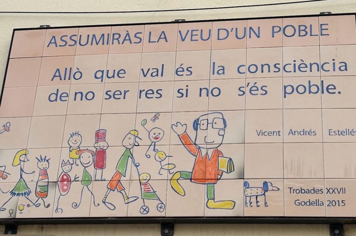 Fotografia d'Escola Valenciana publicada a Vilaweb