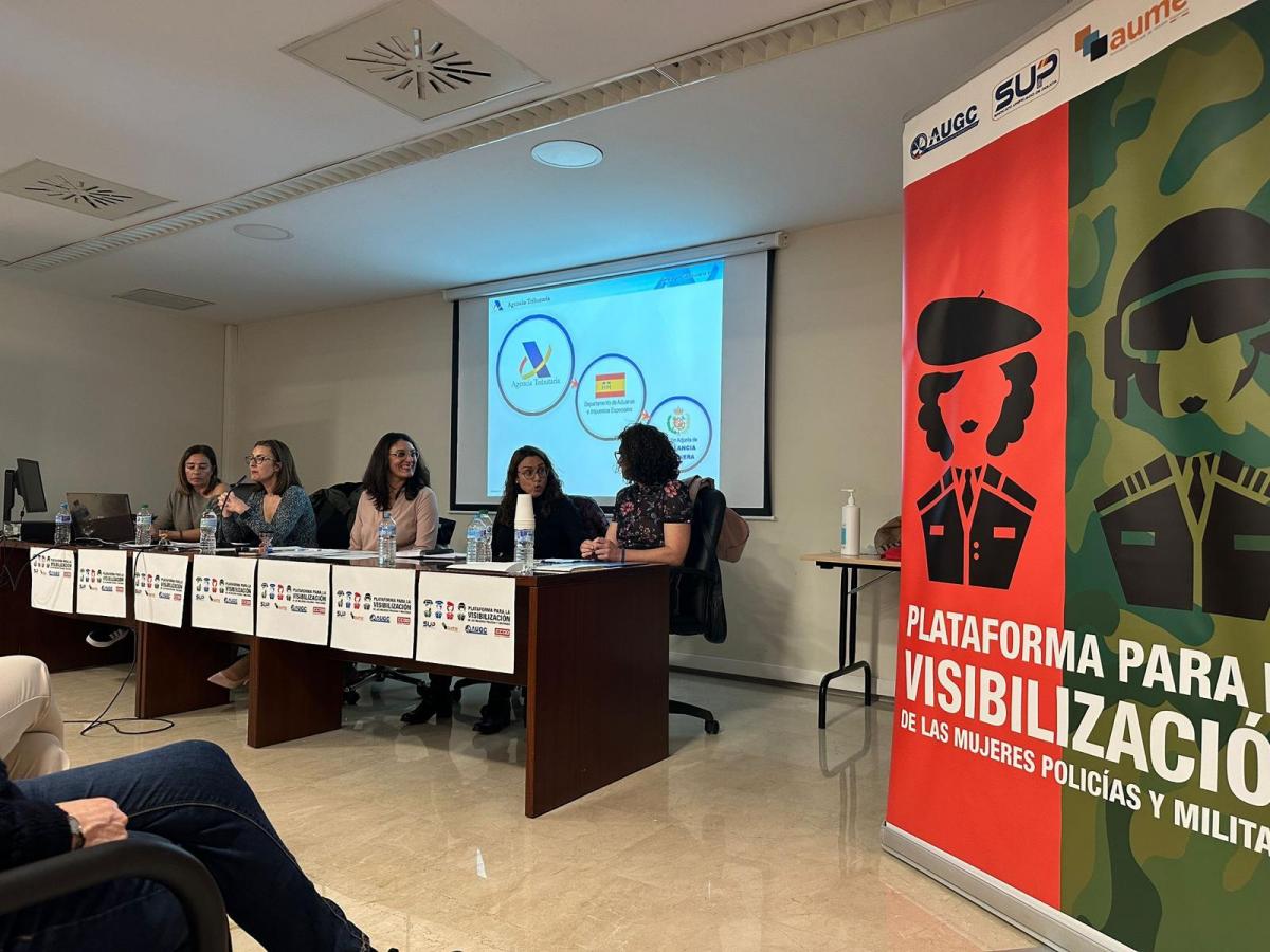 Encuentro de la Plataforma para la visibilización de las mujeres policías y militares celebrado en Alicante.