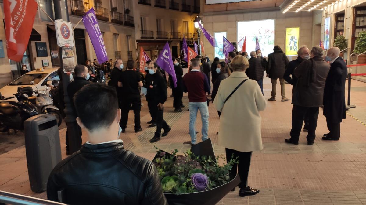 Concentracin de CCOO en el Teatro de la Zarzuela de Madrid