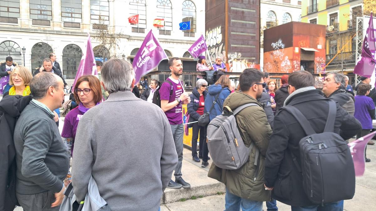 Concentracin 8M en la Plaza del museo Reina Sofa de Madrid
