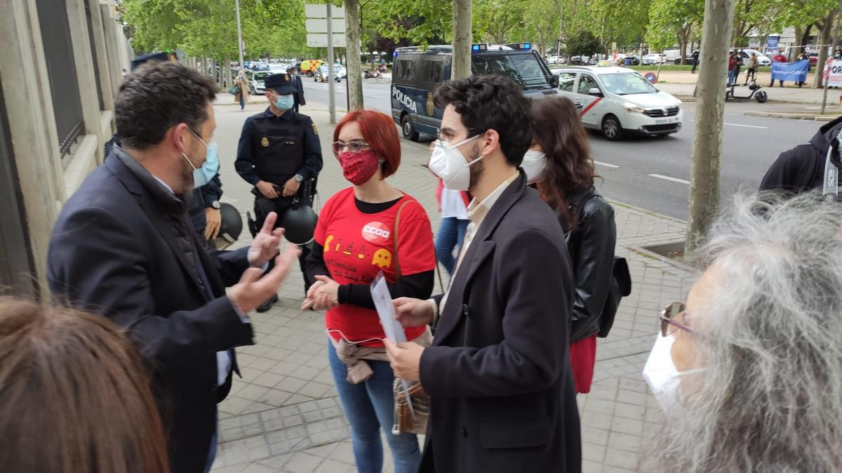 Concentracin en Madrid frente al Ministerio de Ciencia e Innovacin.