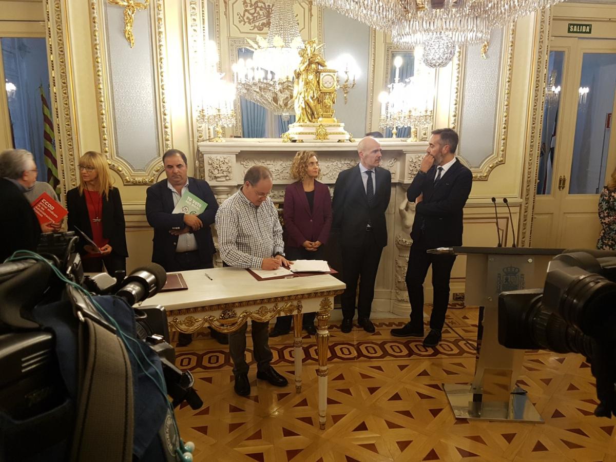 Firma del Acuerdo para la ampliacin del permiso de paternidad