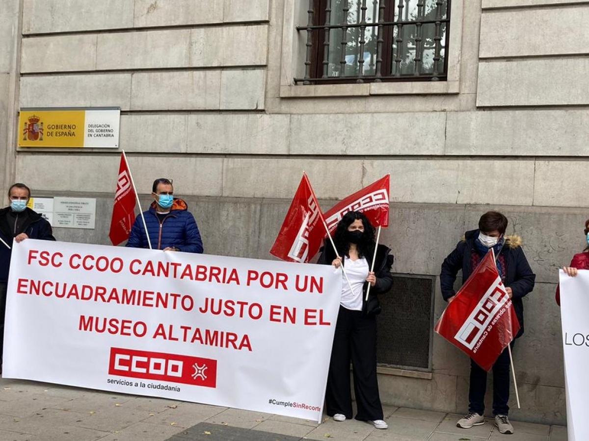 En Santander frente a Delegacin de Gobierno de Cantabria #CumpleSinRecortes