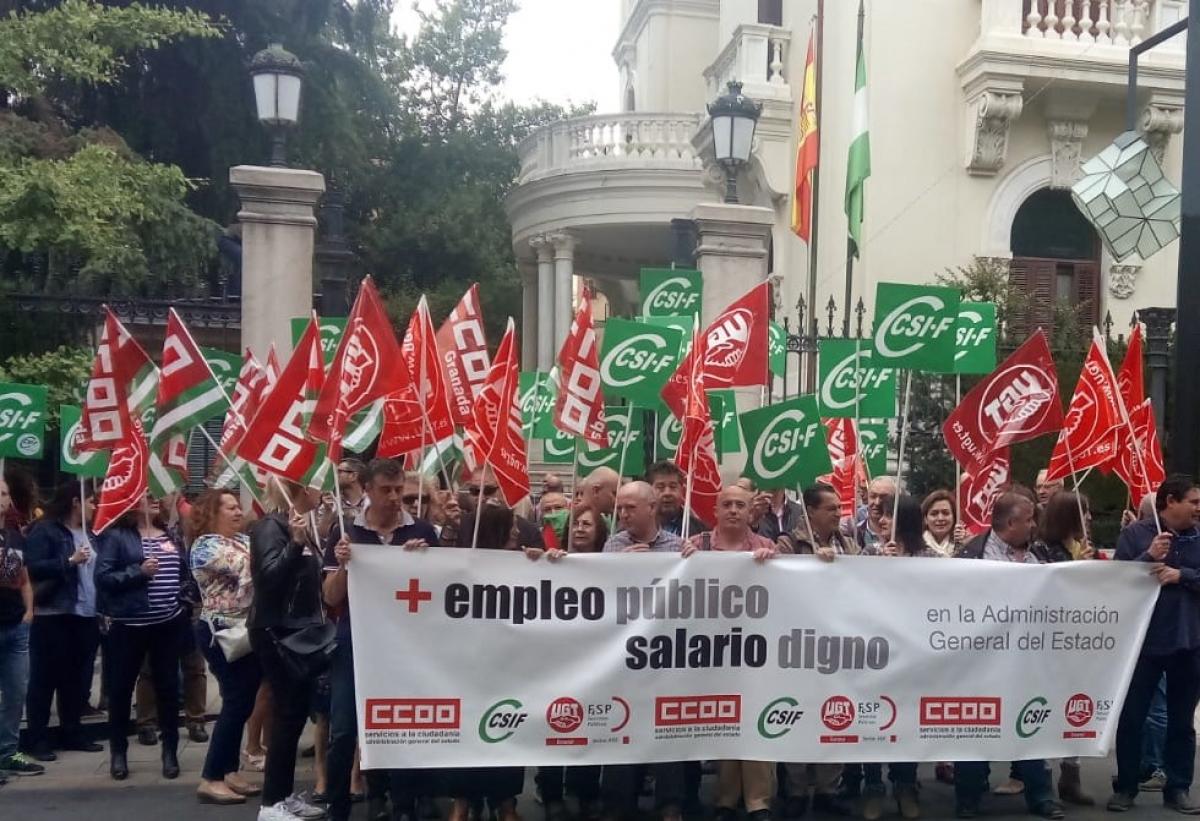 Concentracin en Granada En defensa de los Servicios Pblicos