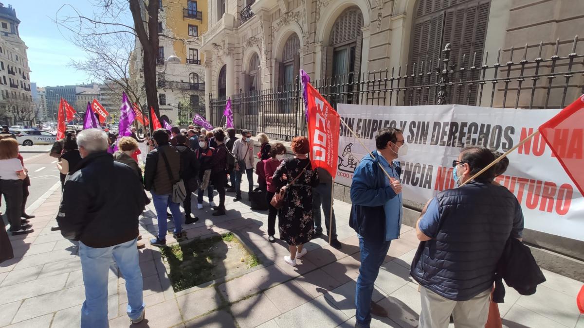 Concentracin #CumpleSinRecortes de CCOO en la sede de la Secretara de Estado de Funcin Pblica