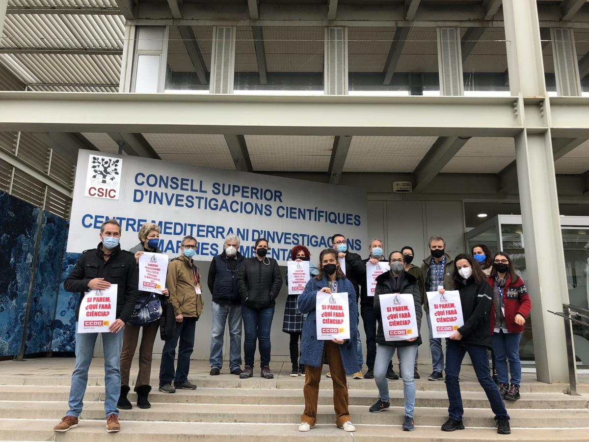 Paros de 15 minutos en la entrada de los centrso del CSIC.