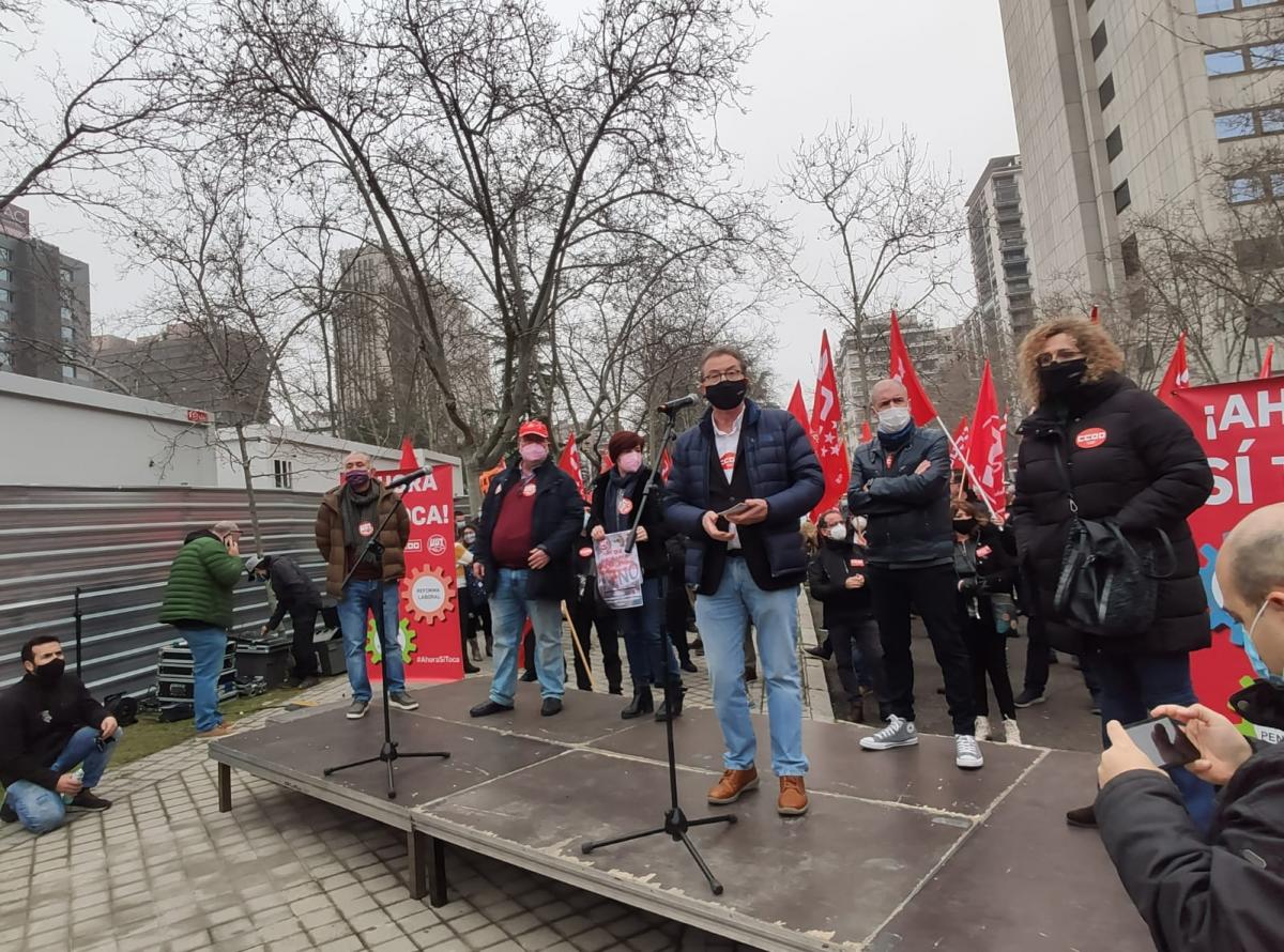 CCOO y UGT que han protestado este 11F ante la sede del Ministerio de Asuntos Econmicos