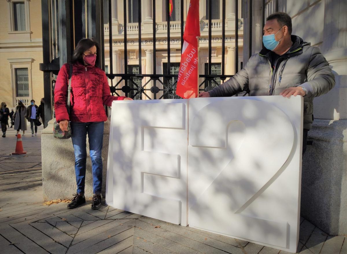 Montaje de Vigilantes de Museos al E2 durante la Concentracin 22N frente al Museo Arqueolgico Nacional