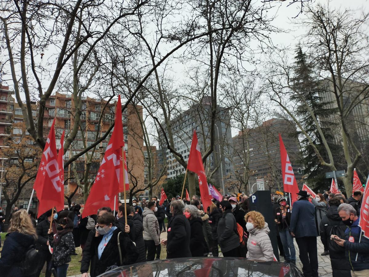 CCOO y UGT que han protestado este 11F ante la sede del Ministerio de Asuntos Econmicos