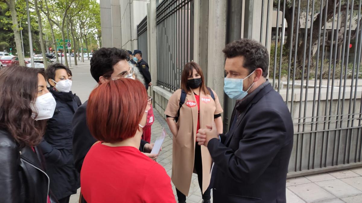 Concentracin en Madrid frente al Ministerio de Ciencia e Innovacin.