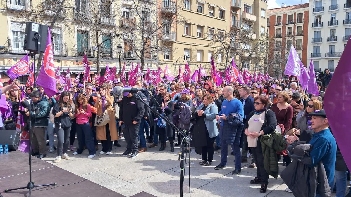 Concentracin 8M en la Plaza del museo Reina Sofa de Madrid