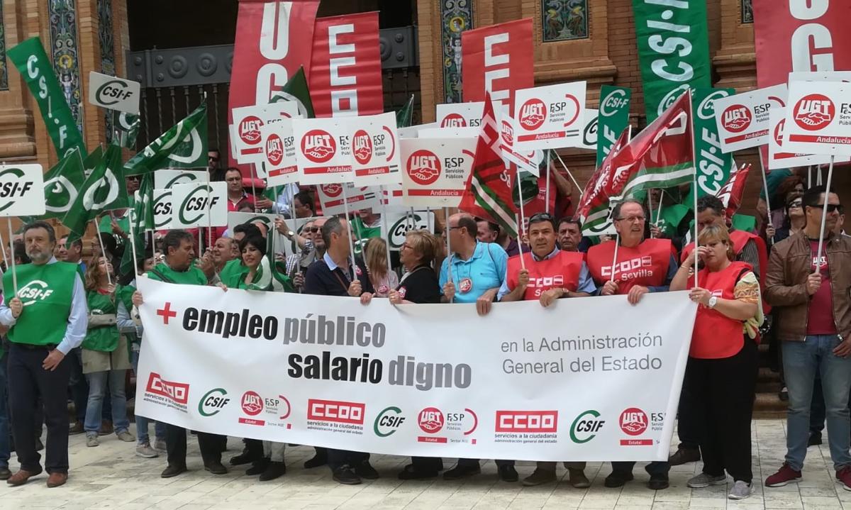 Concentracin de delegados y delegadas en Sevilla "Ms Empleo Pblico y Salarios Dignos"