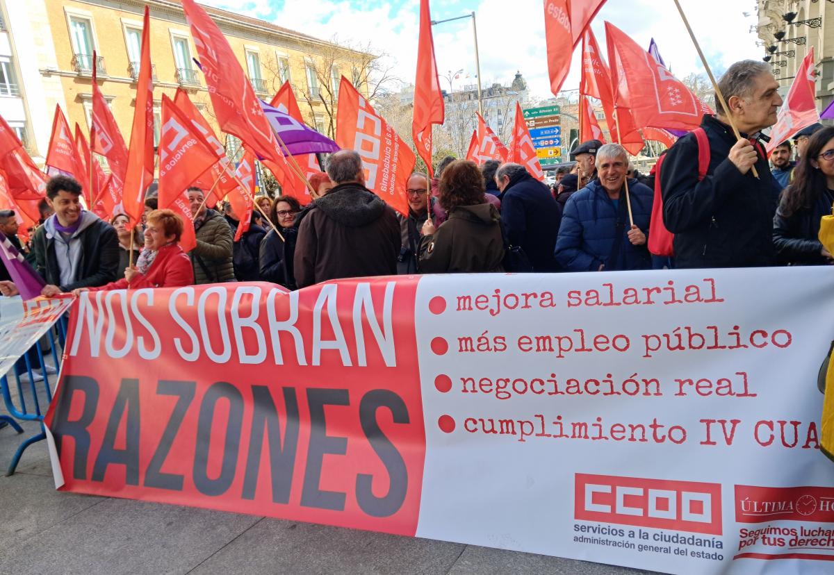 Concentracin #NosSobranRazones en la AGE delante del Congreso de los Diputados