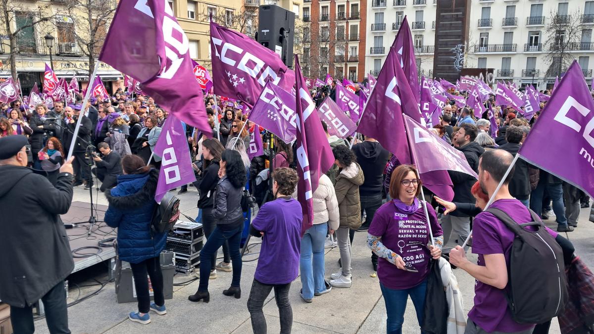 Concentracin 8M en la Plaza del museo Reina Sofa de Madrid