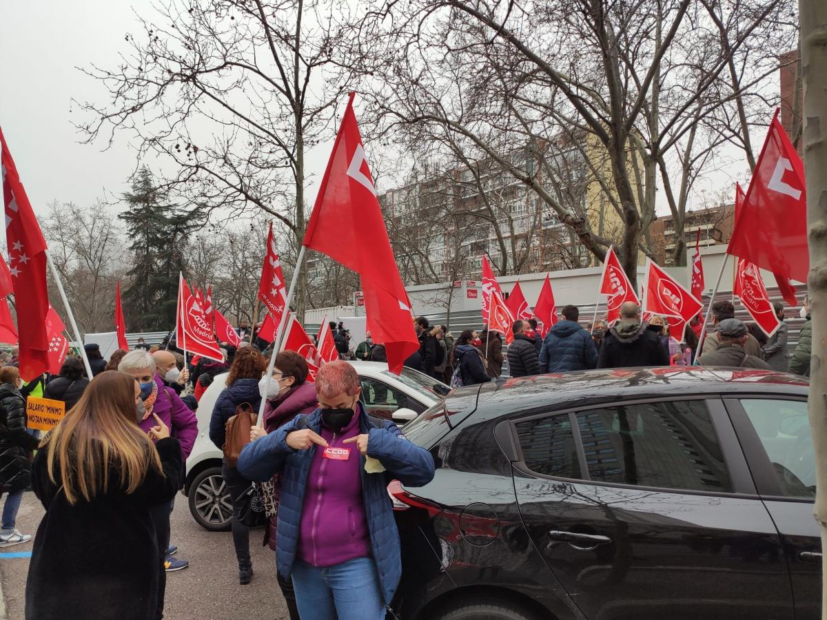 CCOO y UGT que han protestado este 11F ante la sede del Ministerio de Asuntos Econmicos