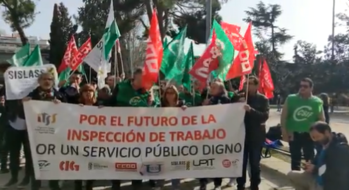 Concentracin frente a la sede del Ministerio de Trabajo y Economa Social