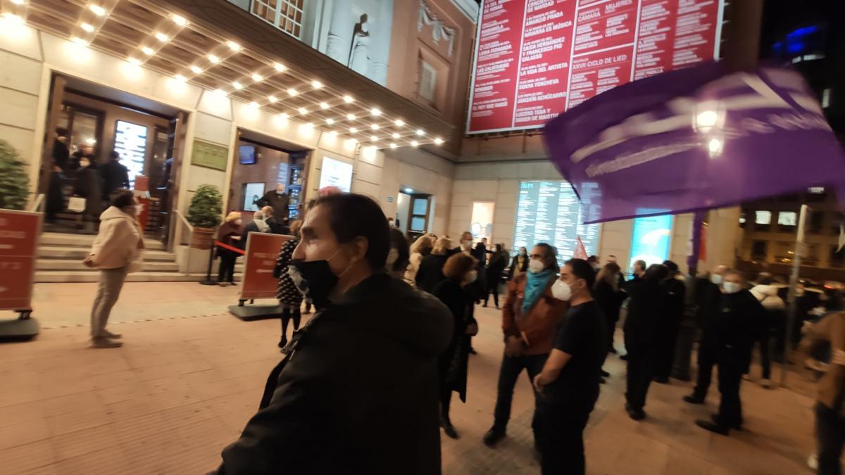 Concentracin de CCOO en el Teatro de la Zarzuela de Madrid