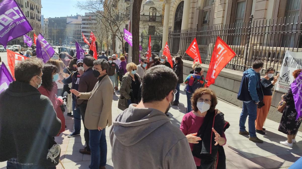 Concentracin #CumpleSinRecortes de CCOO en la sede de la Secretara de Estado de Funcin Pblica
