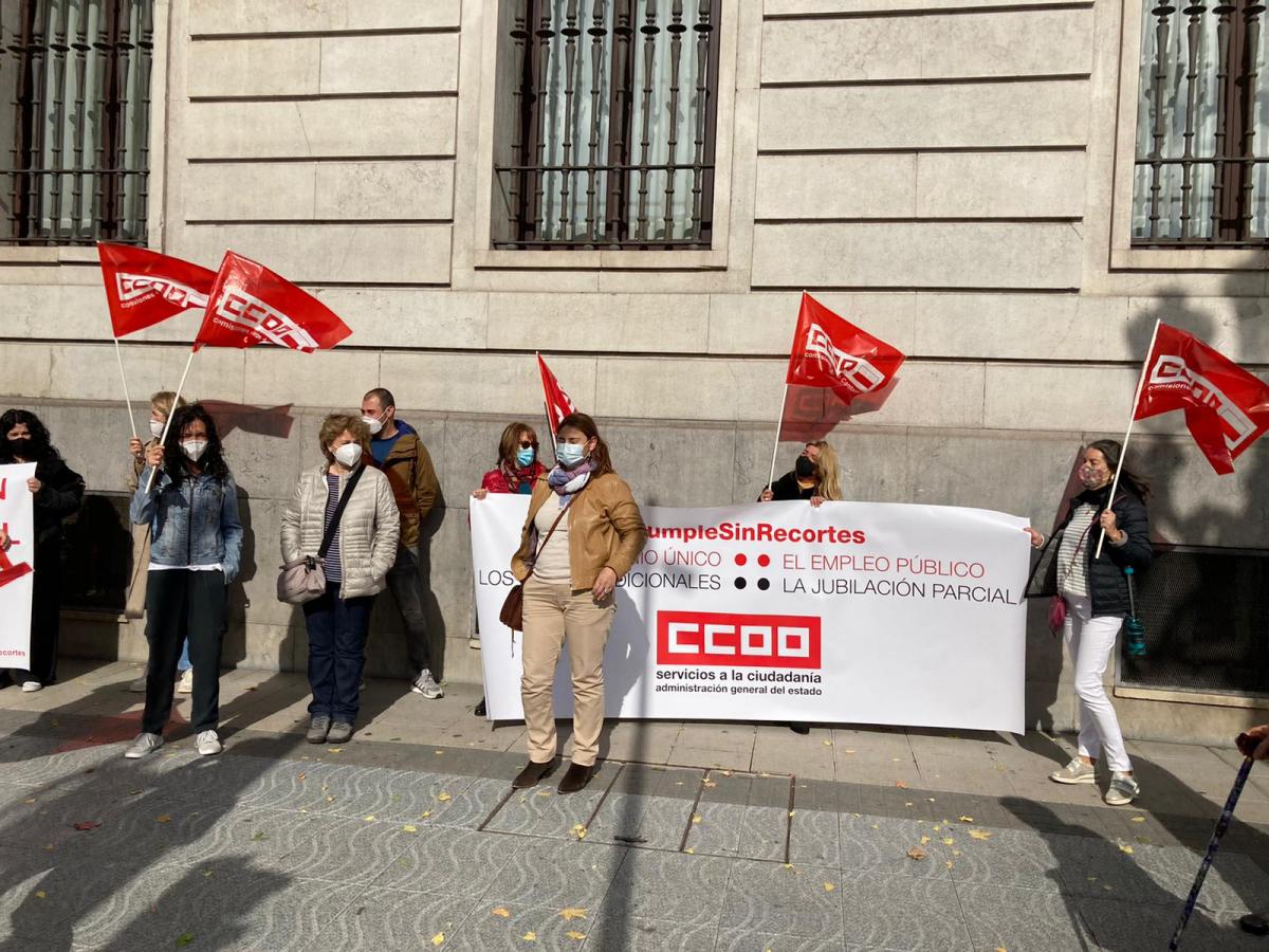 En Santander frente a Delegacin de Gobierno de Cantabria #CumpleSinRecortes
