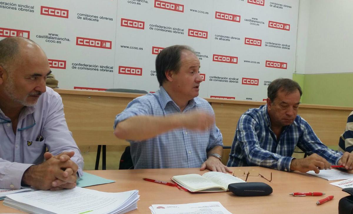 El Coordinador del Sector en Castilla la Mancha, Jesus Calvo (a la izq),  junto a Jos Manuel Vera y Juan Zamora