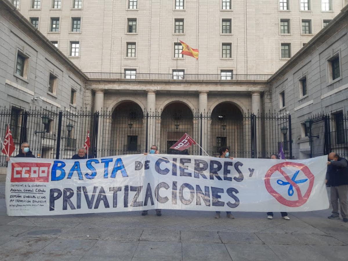 Concentracin frente a la sede del MITERD 15D