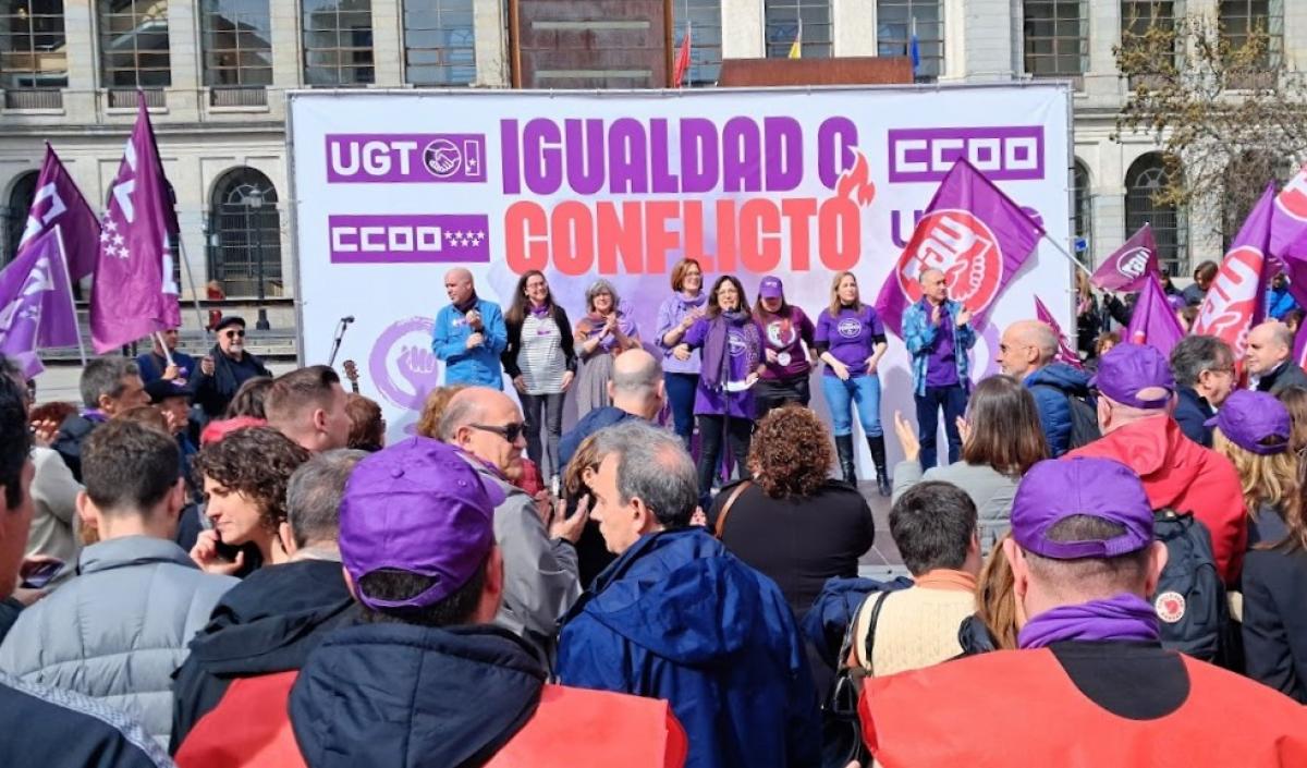 Concentracin 8M en la Plaza del museo Reina Sofa de Madrid