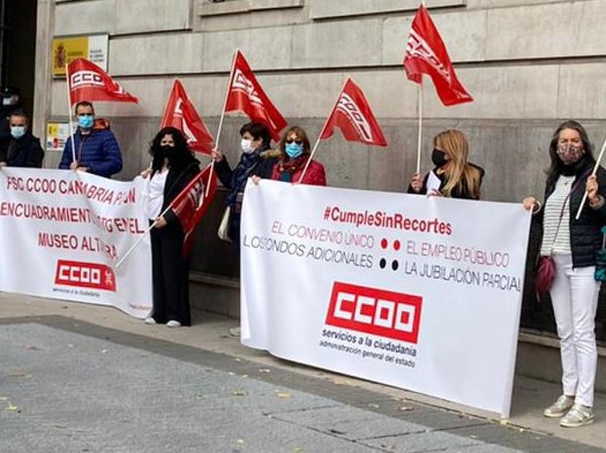 En Santander frente a Delegacin de Gobierno de Cantabria #CumpleSinRecortes