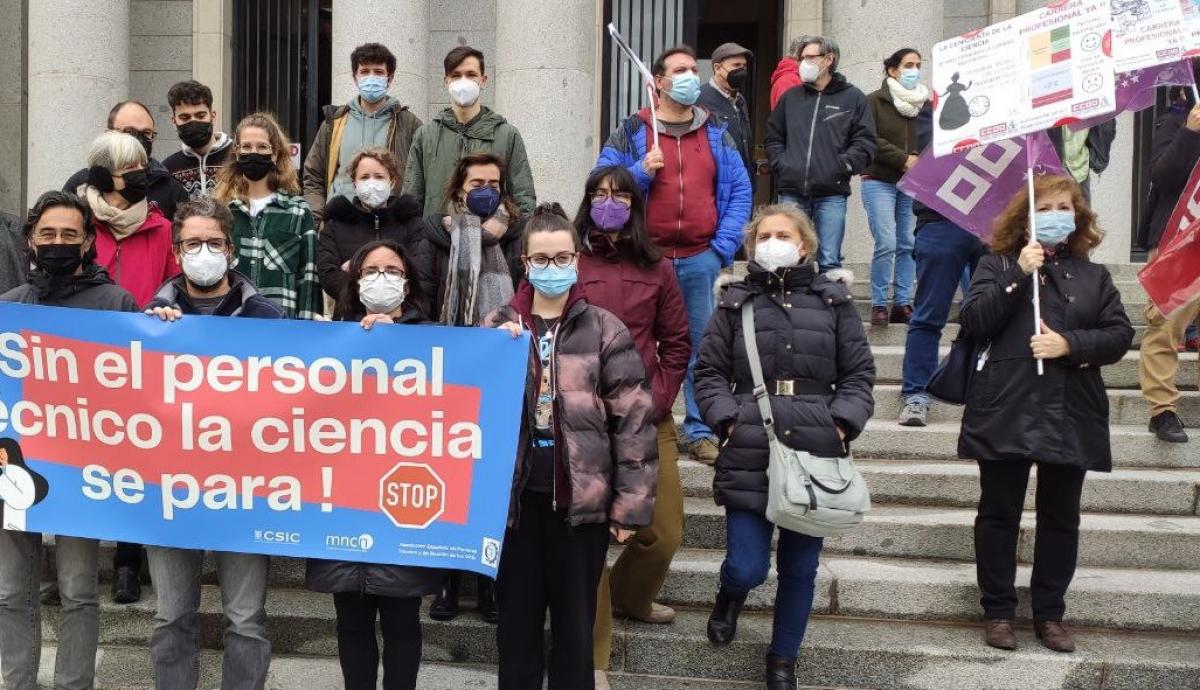 Concentracin en la escalinata de Serrano, 117.
