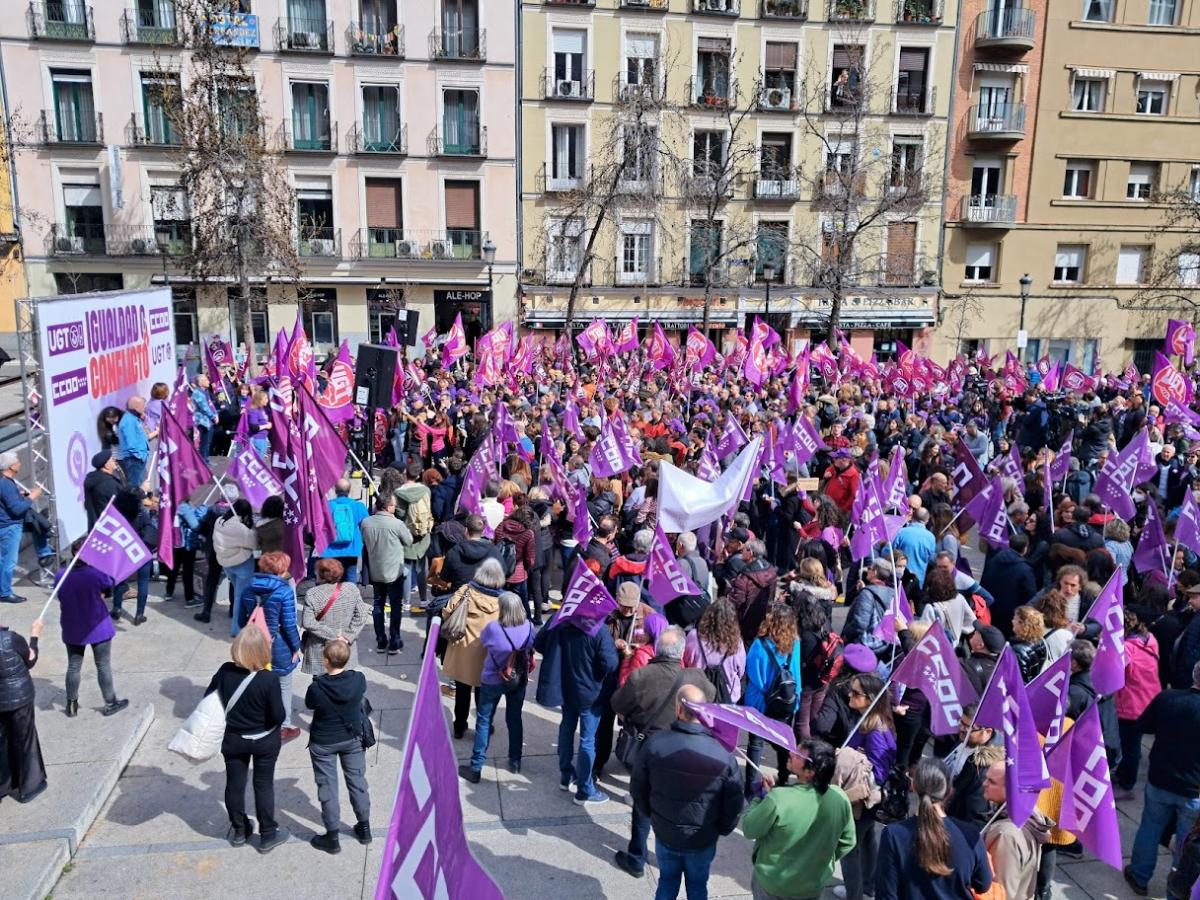 Concentracin 8M en la Plaza del museo Reina Sofa de Madrid