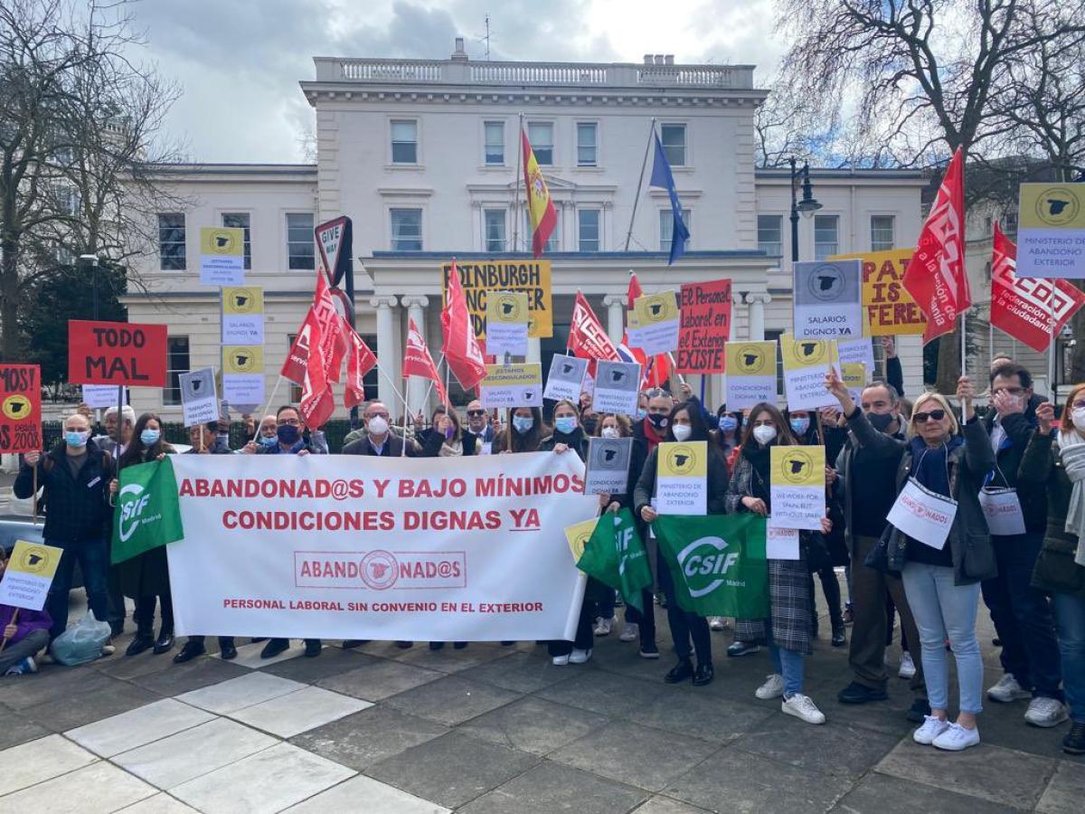 Personal de consulados de Reino Unido y embajada de Londres comienzan huelga indefinida.