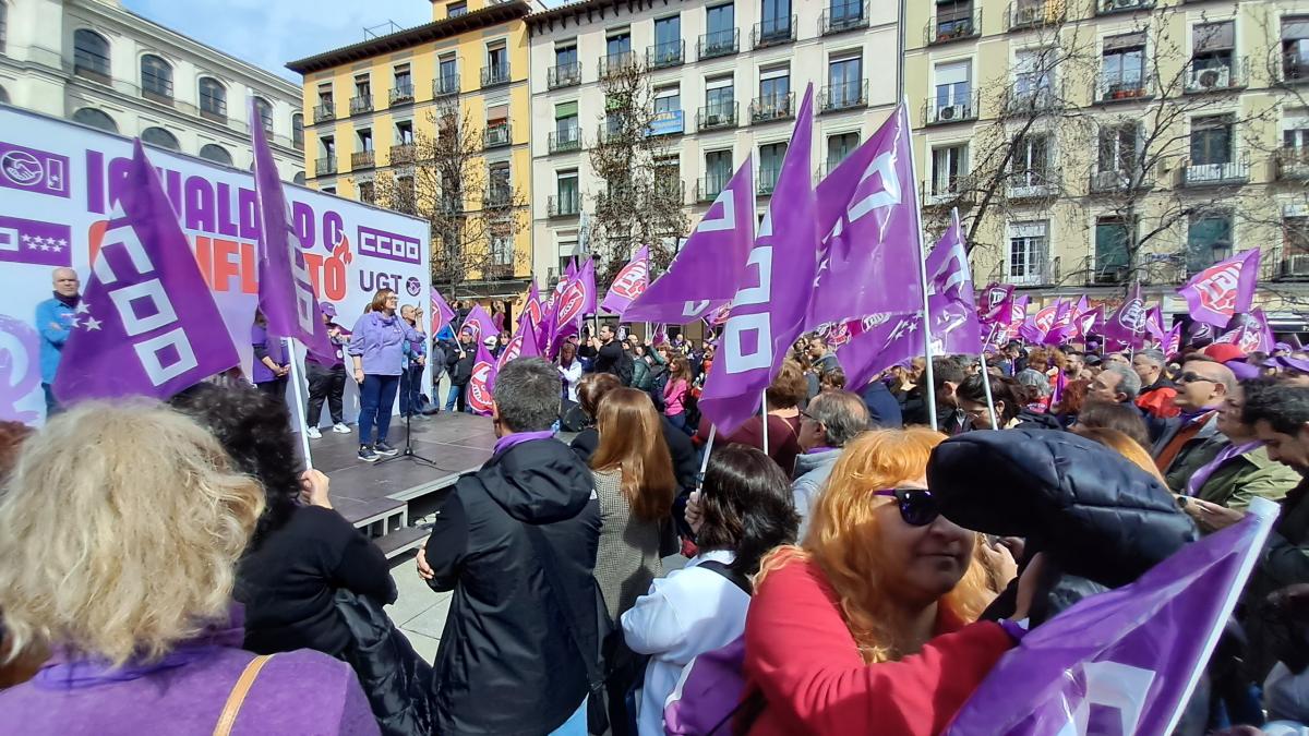 Concentracin 8M en la Plaza del museo Reina Sofa de Madrid