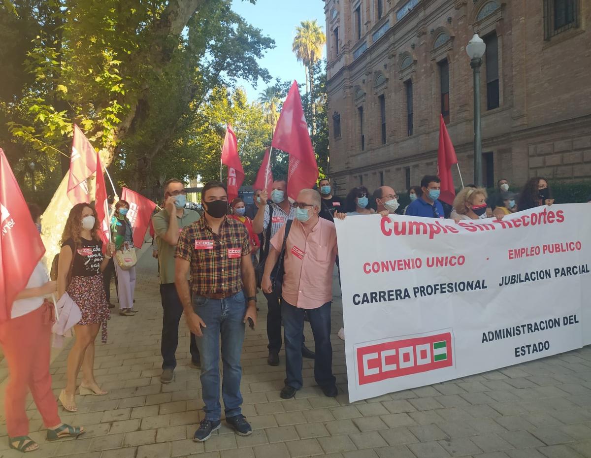 Concentracin en Sevilla #CumpleSinRecortes